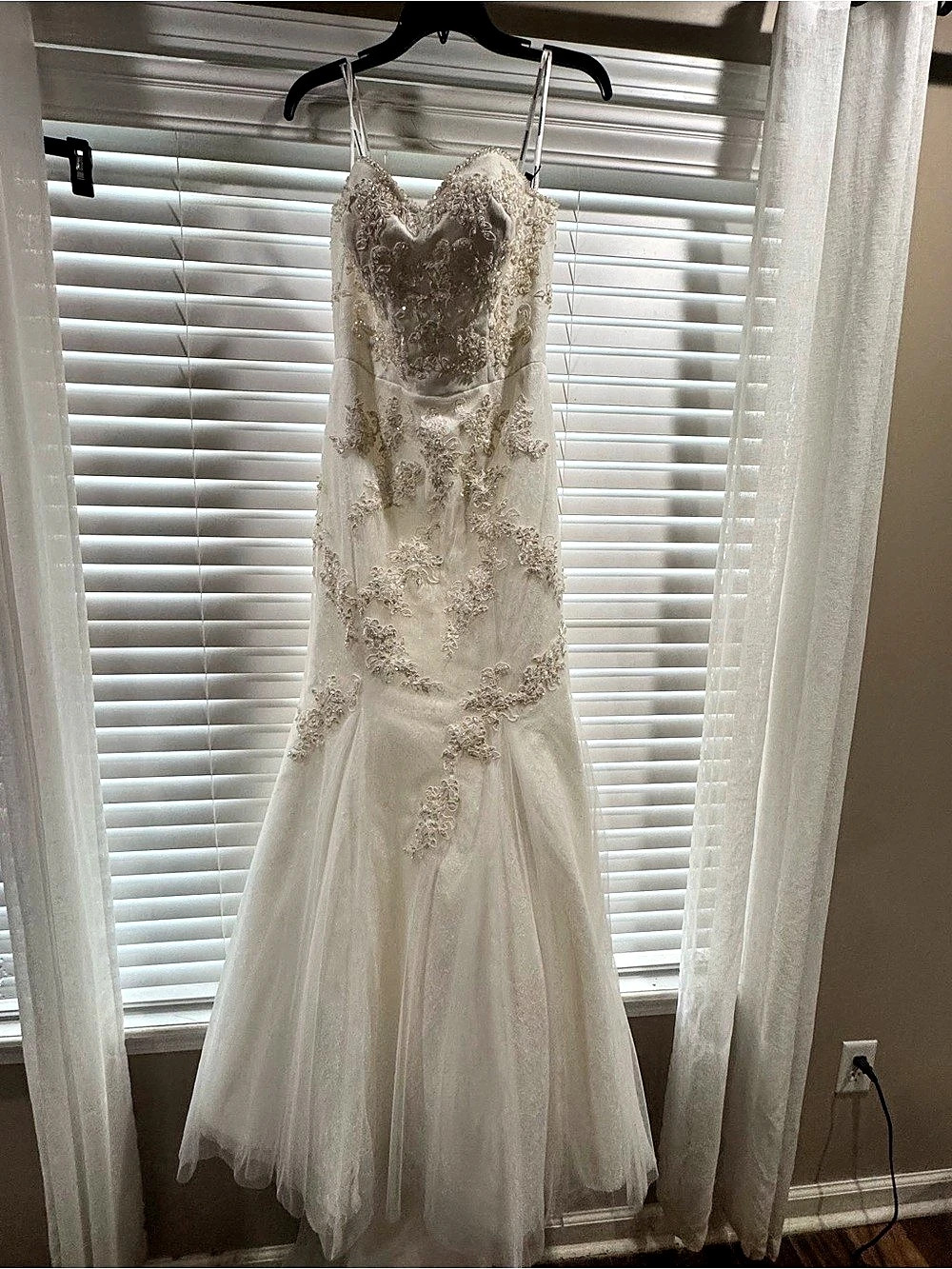 Andy Anaud Floral Wedding Gown in Cream, Size 8 NWT